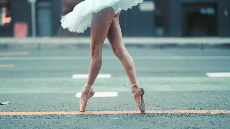 Dal barre alla città: come il balletto plasma la grazia e la postura nella vita di ogni giorno