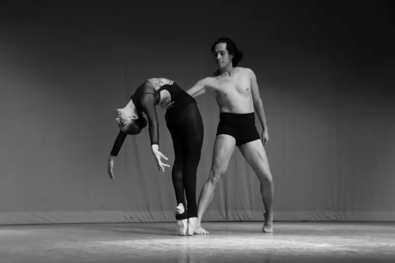 Oltre le parole: la danza come grammatica universale dei sentimenti nella scena romana